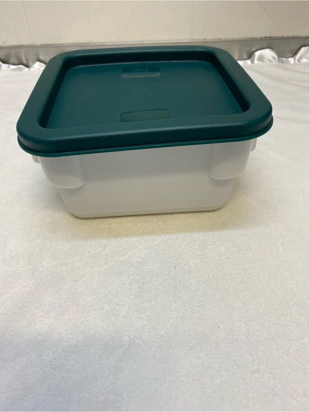 Choice 2 Qt. White Square Polypropylene Food Storage Container and Green Lid